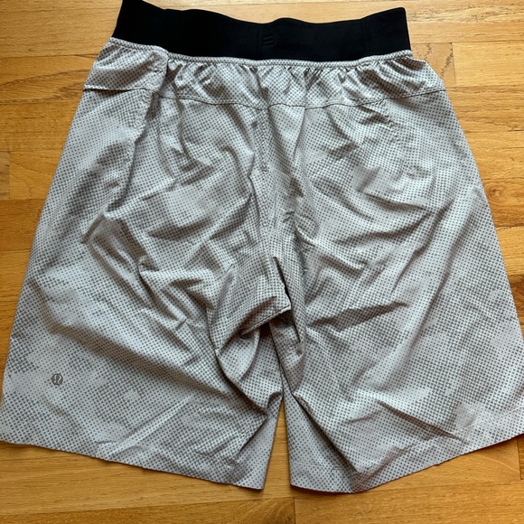 Lululemon men’s elastic waisted shorts - Picture 3 of 5
